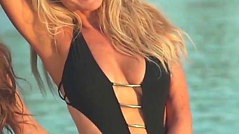 Pic: Christie Brinkley in Sports Illustrated: Swimsuit 2017