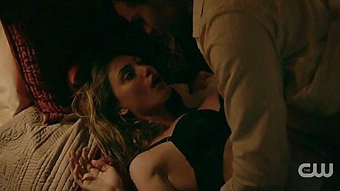 Pic: Phoebe Tonkin in The Originals (2013)