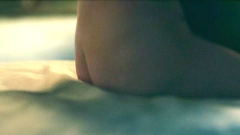 Pic: Elisabeth Moss in The Handmaid's Tale (2017)