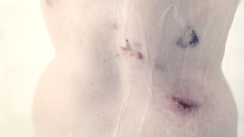 Pic: Elisabeth Moss in The Handmaid's Tale (2017)