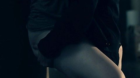 Pic: Elisabeth Moss in The Handmaid's Tale (2017)