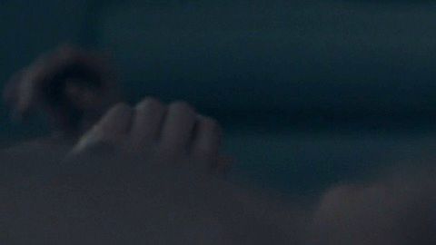 Pic: Elisabeth Moss in The Handmaid's Tale (2017)