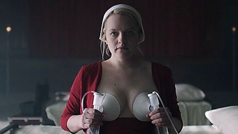 Pic: Elisabeth Moss in The Handmaid's Tale (2017)