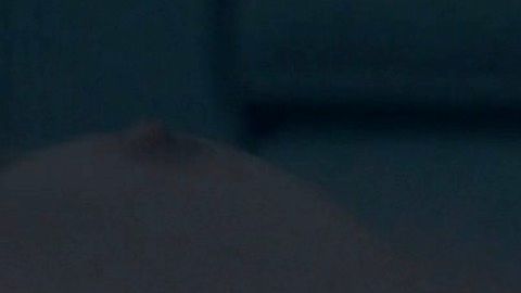 Pic: Elisabeth Moss in The Handmaid's Tale (2017)