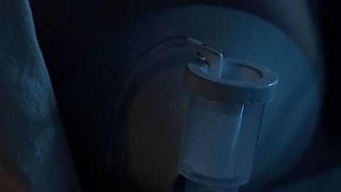 Pic: Elisabeth Moss in The Handmaid's Tale (2017)