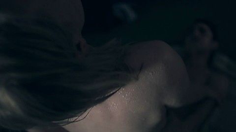 Pic: Elisabeth Moss in The Handmaid's Tale (2017)