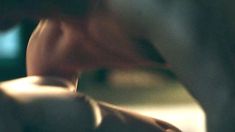 Pic: Elisabeth Moss in The Handmaid's Tale (2017)