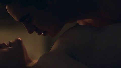 Pic: Elisabeth Moss in The Handmaid's Tale (2017)