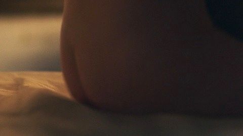 Pic: Elisabeth Moss in The Handmaid's Tale (2017)