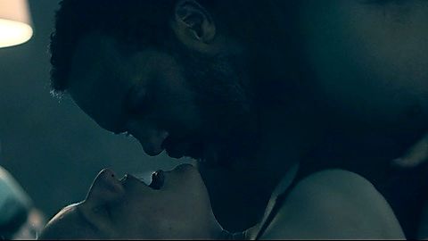 Pic: Elisabeth Moss in The Handmaid's Tale (2017)