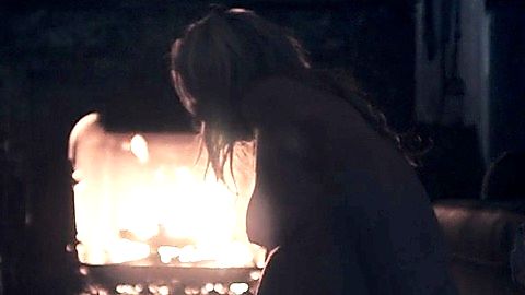 Pic: Elisabeth Moss in The Handmaid's Tale (2017)