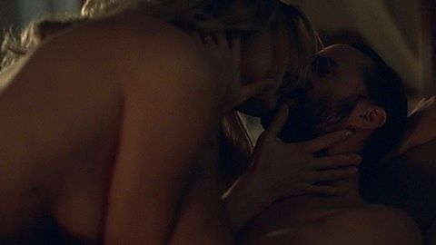 Pic: Yvonne Strahovski in The Handmaid's Tale (2017)