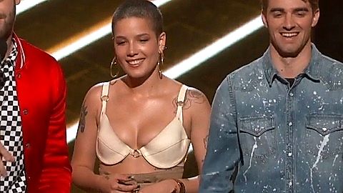 Pic: Halsey  in The Billboard Music Awards
