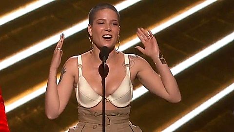Pic: Halsey  in The Billboard Music Awards
