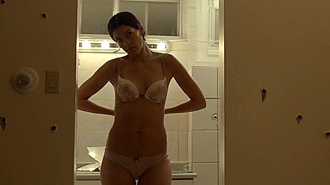 Pic: Stephanie Sigman in Shimmer Lake (2017)