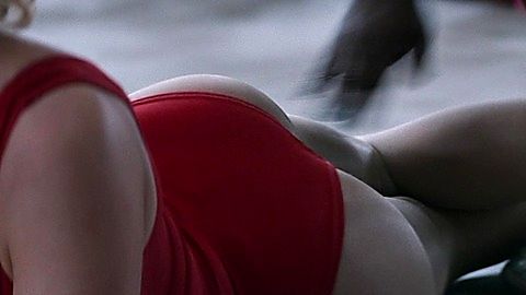 Pic: Betty Gilpin in GLOW (2017)