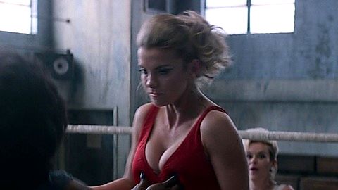 Pic: Betty Gilpin in GLOW (2017)