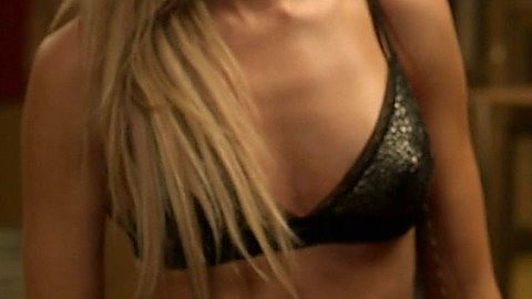 Pic: Arielle Kebbel in Midnight, Texas (2017)