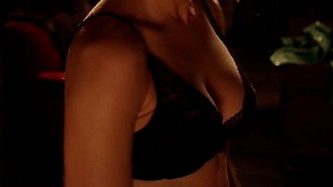 Pic: Arielle Kebbel in Midnight, Texas (2017)