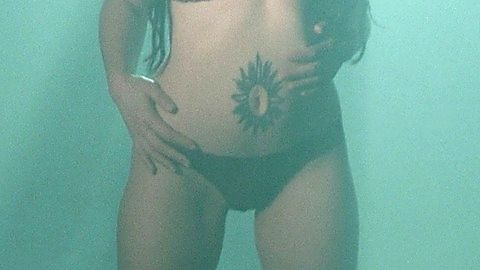 Pic: Elissa Dowling in Bonejangles (2017)