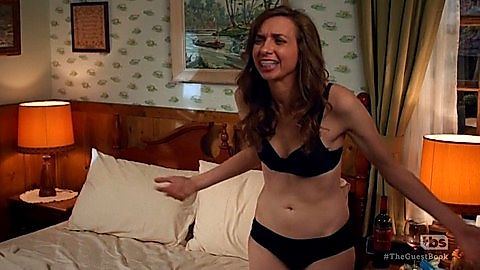 Pic: Lauren Lapkus in The Guest Book (2017)
