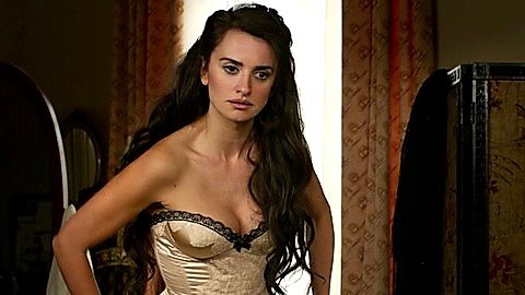 Pic: Penélope Cruz in The Queen of Spain (2016)