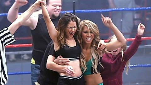 Pic: Amanda Crew in Chokeslam (2016)