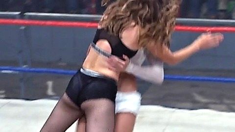 Pic: Amanda Crew in Chokeslam (2016)
