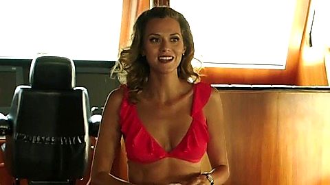 Pic: Hilarie Burton in Lethal Weapon (2016)