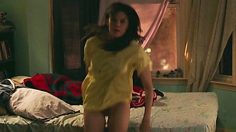 Pic: Frankie Shaw in SMILF (2017)