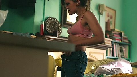 Pic: Frankie Shaw in SMILF (2017)