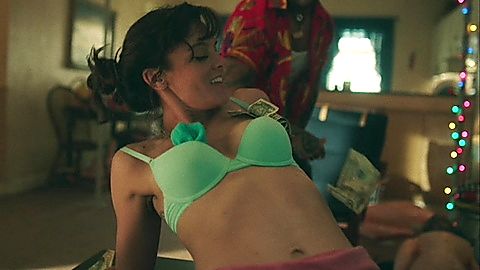 Pic: Frankie Shaw in SMILF (2017)