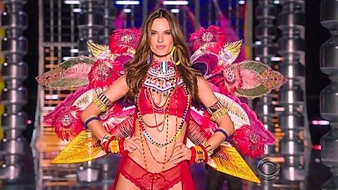 Pic: Alessandra Ambrosio in The Victoria's Secret Fashion Show 2017 (2017)