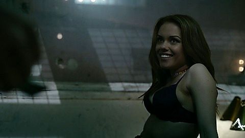 Pic: Stephanie Bennett in Travelers (2016)