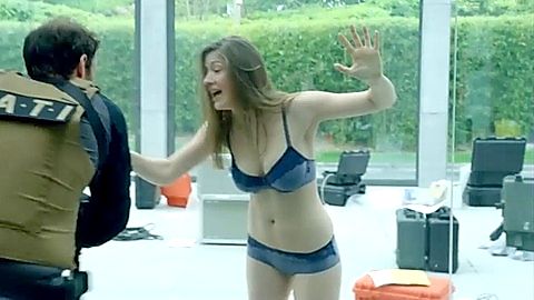 Pic: Camille Voglaire in Transferts (2017)