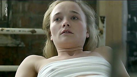 Pic: Chloé Petit in Transferts (2017)