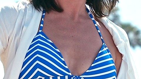 Pic: Katie Aselton in Father Figures (2017)