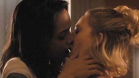 Pic: Rosario Dawson in Jane the Virgin