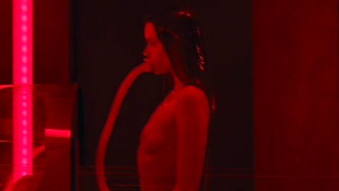 Pic: Abbey Lee in Elizabeth Harvest (2018)