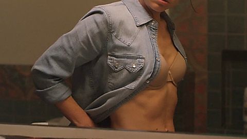 Pic: Shoshannah Stern in This Close (2018)