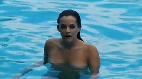 Pic: Riley Keough in Welcome the Stranger (2018)