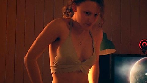 Pic: Tallulah Haddon in Kiss Me First (2018)