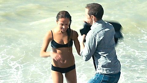 Pic: Alicia Vikander in Submergence (2018)