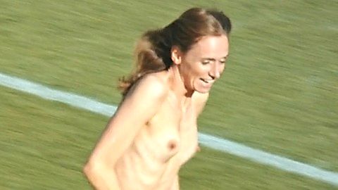 Pic: Simone Kern in Streaker (2017)