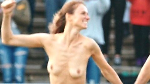 Pic: Simone Kern in Streaker (2017)