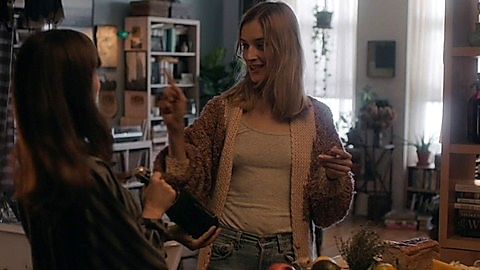 Pic: Caitlin Fitzgerald in Sweetbitter (2018)
