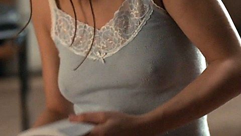 Pic: Ella Purnell in Sweetbitter (2018)