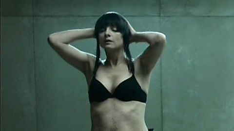 Pic: Najwa Nimri in Locked Up (2015)