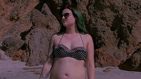 Pic: Alexis Acosta in Land Shark (2017)