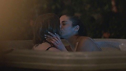 Pic: Lorenza Izzo in Casual (2015)